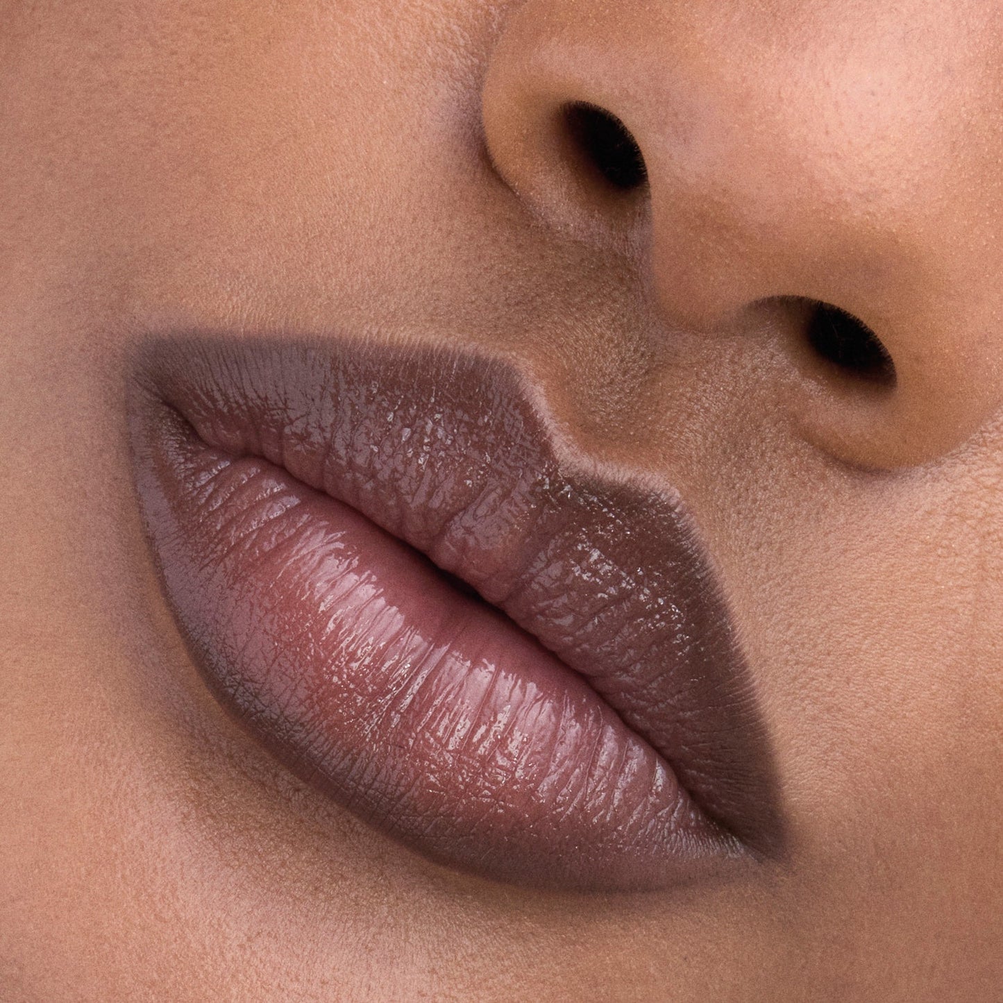 SHINE AND LINE LIP COMBO – TIME LINER 18 + CLICK ‘N KISS SHINY 02